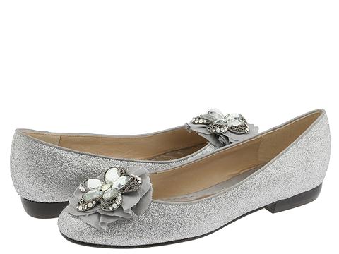 Cute silver flats Our cute flats come in a lively spectrum of colors and brilliant designs. Brighten up any day with a marvelous pair of flats in multicolor polka dots. For a fresh take on classic styles, choose a pair of Mary Janes in a vibrant neon, or try a pointed-toe flat in shimmering sparkles.