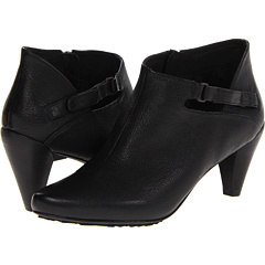 Tsubo Fie (Black) Footwear