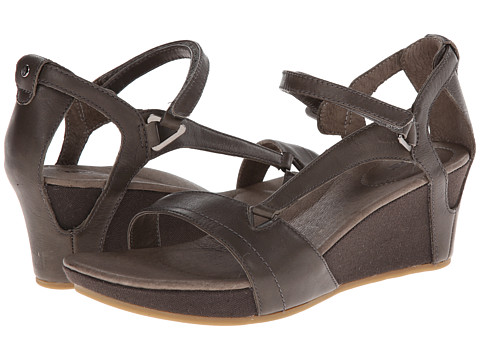 teva capri wedge