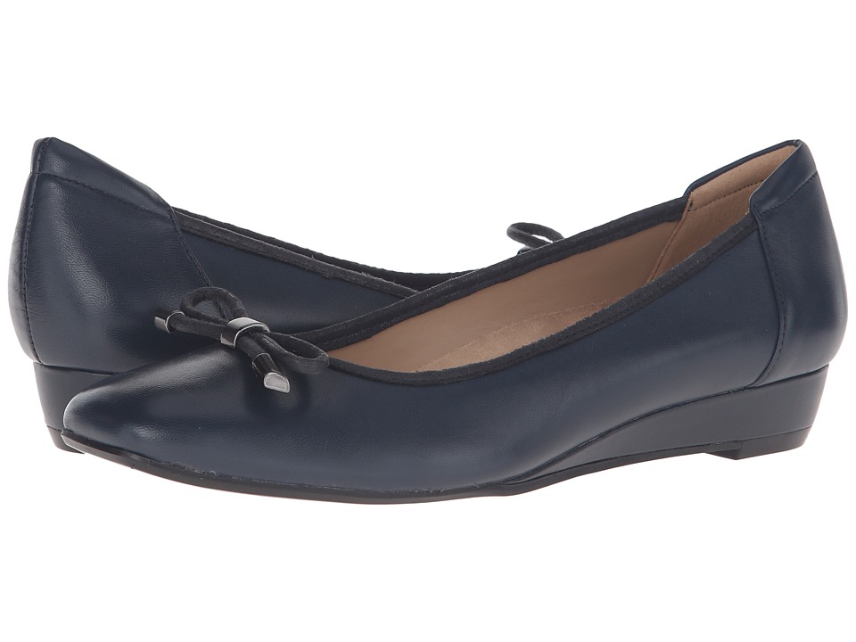 Naturalizer Dove (Classic Navy Leather) Women