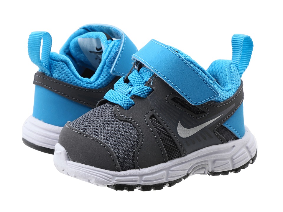 Nike Kids Dart 10 Boys Shoes (Gray)