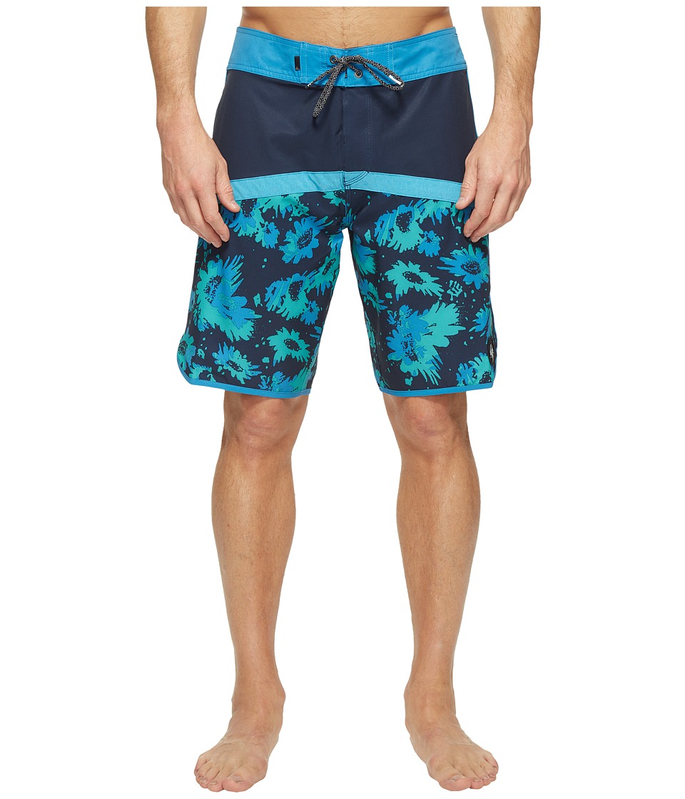 Quiksilver - Crypt Scallop 20 Boardshorts (Navy Blazer) Men