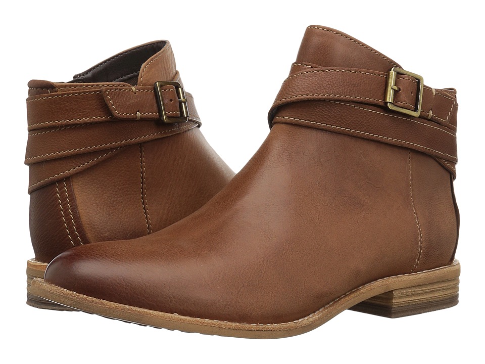 clarks ladies tan shoes